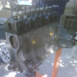 Engine w/head and cam installed