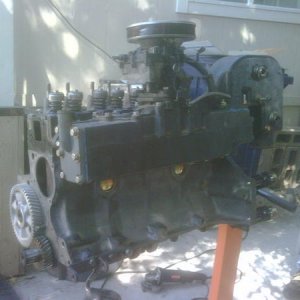 Engine w/exhaust manifold.
